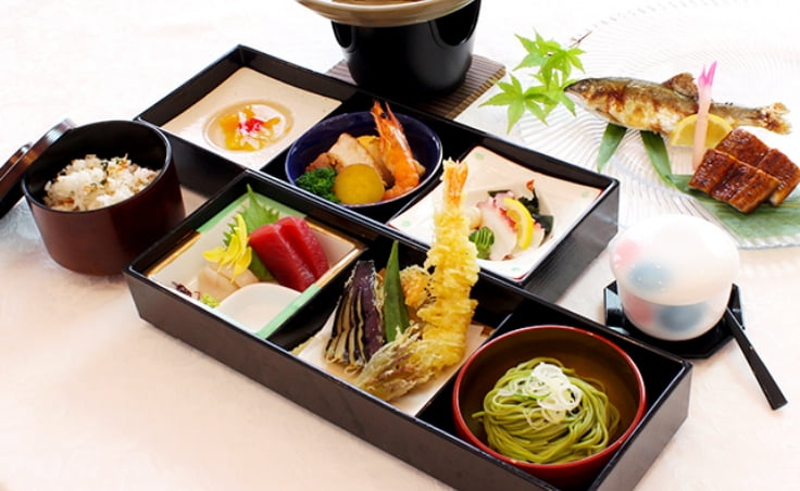 夏季の懐石料理